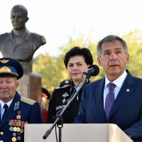 Минниханов открыл памятник погибшему в Сирии татарстанцу