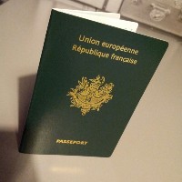 Мусульманке не дали гражданства за отказ пожимать руку мужчине
