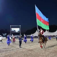 Британскую королеву восхитило азербайджанское шоу скакунов