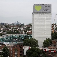 В Лондоне почтили память жертв пожара в высотке Grenfell Tower