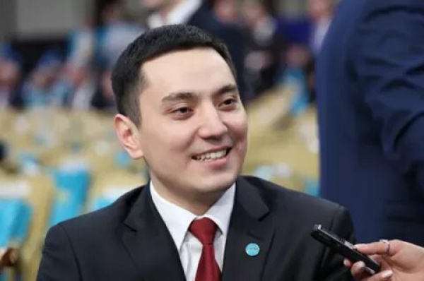 Актер, сыгравший Назарбаева, стал депутатом парламента Казахстана
