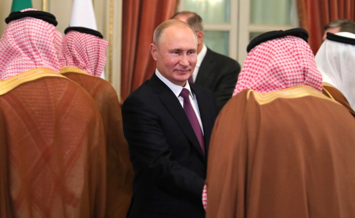 Путин подарит королю Саудовской Аравии камчатского кречета