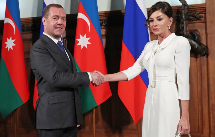 Медведев заявил о дружбе и партнерстве России и Азербайджана