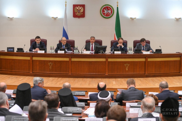 Минниханов заявил о важности формирования культуры межнационального общения